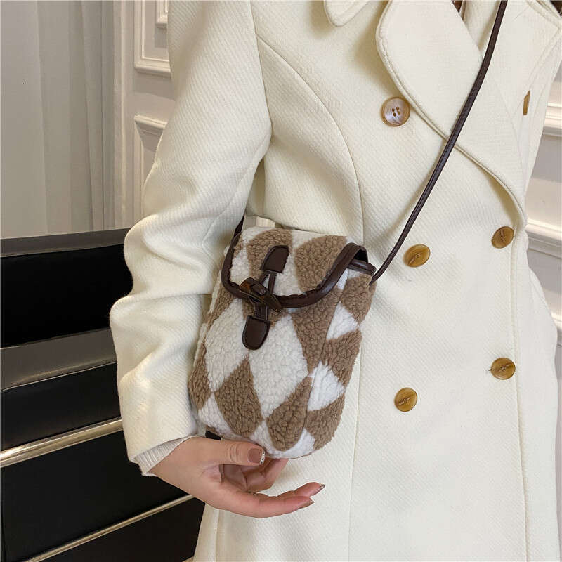New Autumn And Winter Fur Phone With Contrasting Colors, Stylish Single Shoulder Crossbody Small Bag, Women's Retro Plush Bag B2