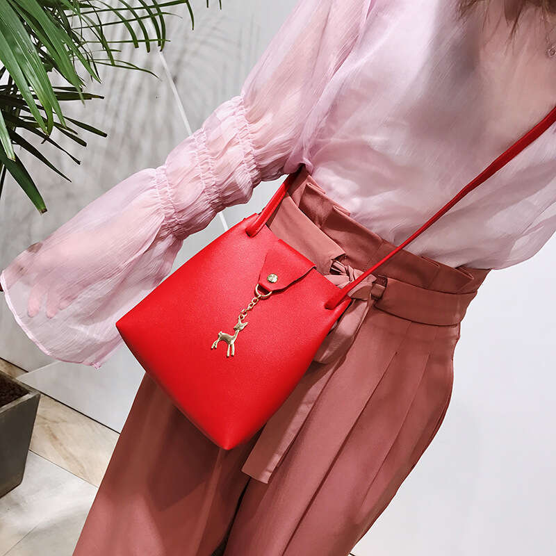 Deer Pendant Single Shoulder Diagonal Span PU Bucket Summer New Change Women's Bag B2