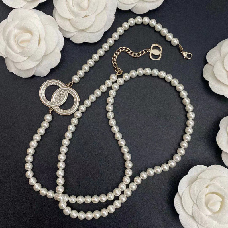 Exquisite Double Strand Pearl Necklace With Circles Pendant Long Chain Luxurious Accessory For The Discerning Connoisseur Of Fine Jewelry