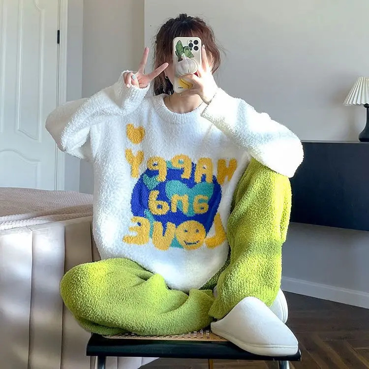 Winter warm round neck long sleeved 2-piece set for womens plush home clothes cute printed pajamas for women 241130