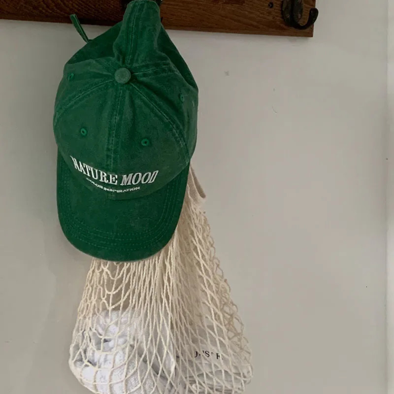 Retro Green Korean Letter Womens Hat Mens Baseball Hat Couple Retro Hip Hop Fashion Street Shooting Foot Hat 241202