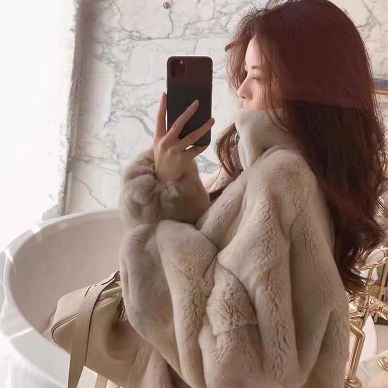 coat for women, autumn winter item. Lamb furry fur, small fragrance, thick and warm loose coat, 2024 temperament, versatile new trend clothing ins