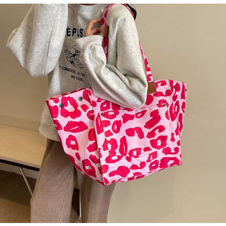 Korean version super popular large capacity tote bag leopard pattern fashion trend versatile shoulder bag casual travel handbag 241202
