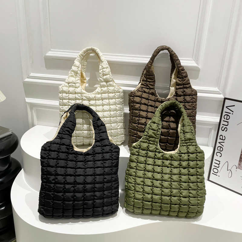 New autumn and winter large capacity bubble tote bag for women high-end feeling diamond grid pleated single shoulder cloud bag trendy 241202