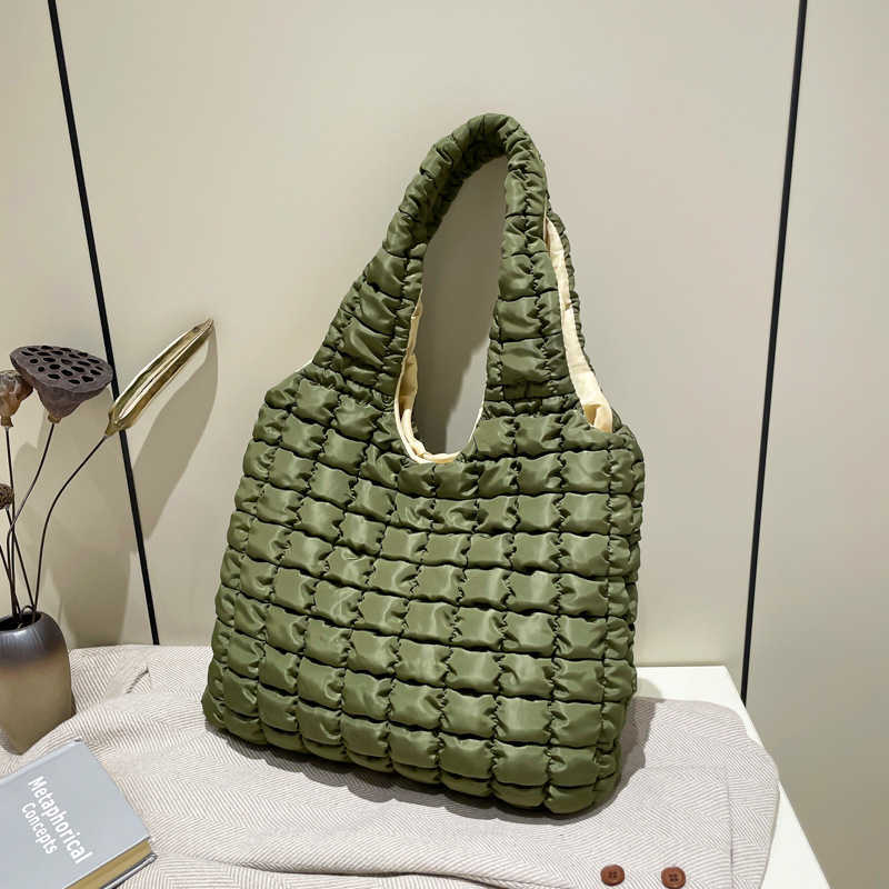 New autumn and winter large capacity bubble tote bag for women high-end feeling diamond grid pleated single shoulder cloud bag trendy 241202