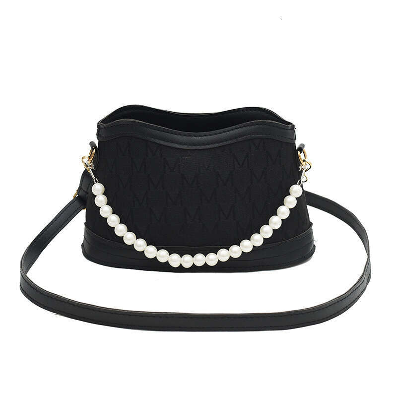 Pearl Chain Armpit Spring New French Niche Design Bag, Fashionable Single Shoulder Crossbody Small Square Bag B1