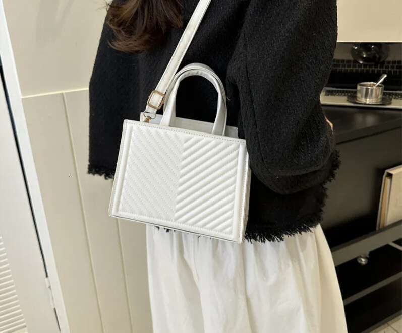 Simple Women Fall New Single Shoulder Casual Simple Fashion Underarm Bag
