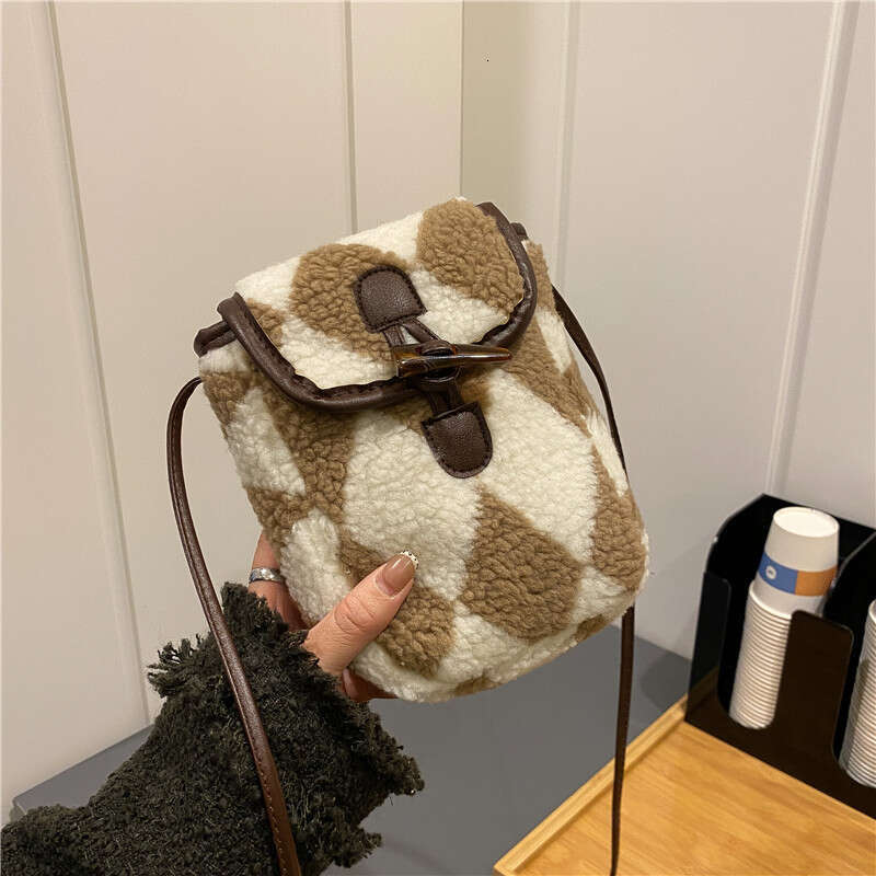 New Autumn And Winter Fur Phone With Contrasting Colors, Stylish Single Shoulder Crossbody Small Bag, Women's Retro Plush Bag B2