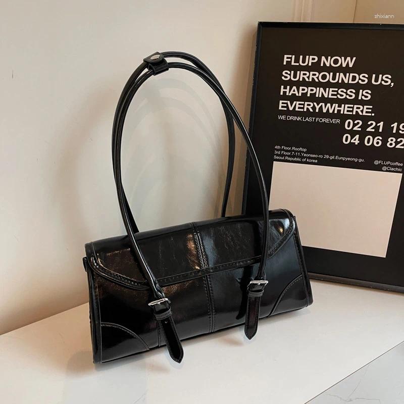 2025 NEW Totes Autumn Winter Shoulder Underarm Bag For Women Retro Pocket Decoration Fashion French Small Hand Baguette Handbags zhanyishengli