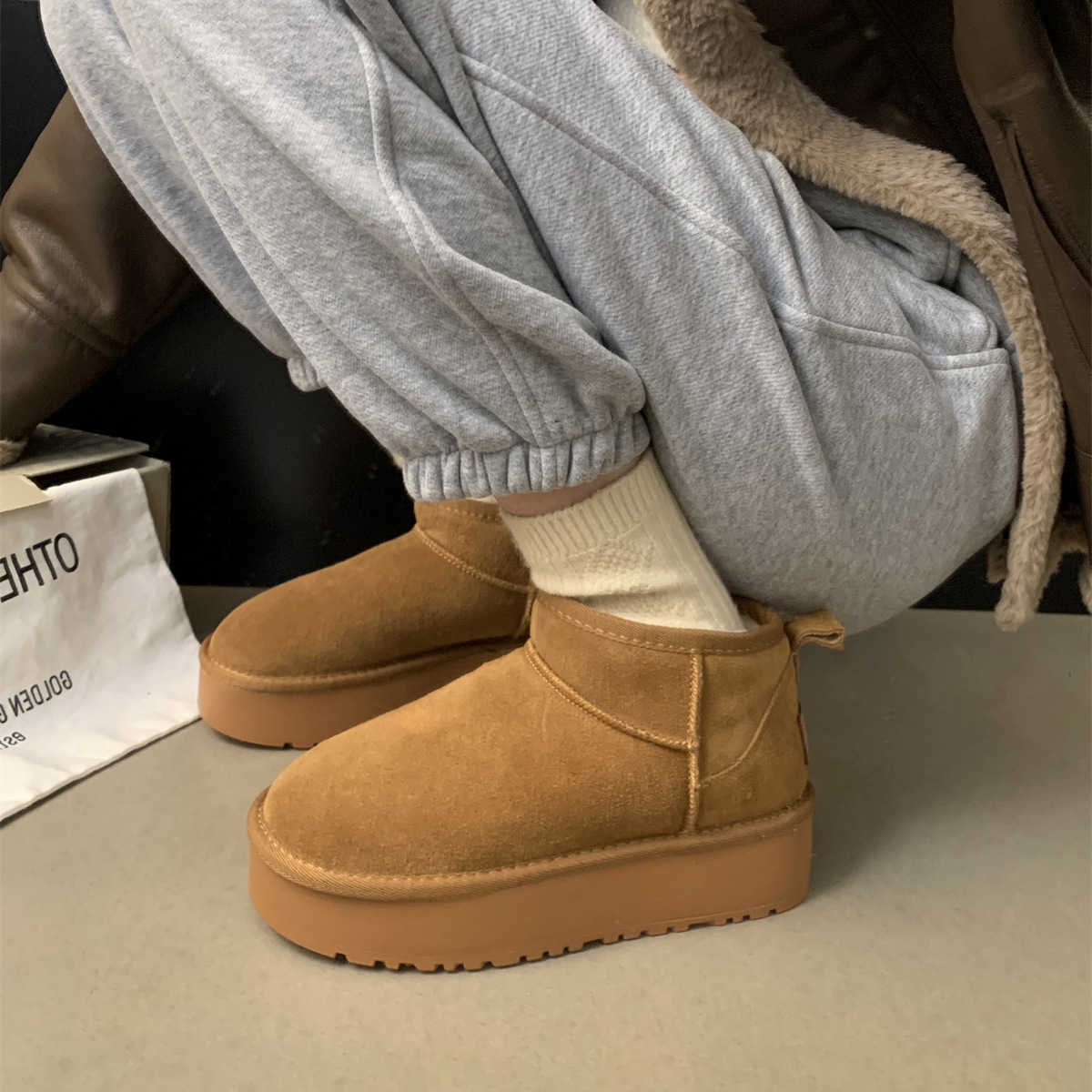 Womens boots snow boots Sponge cake thick soled snow boots for women in winter new version thick and warm short boots with plush cotton shoes