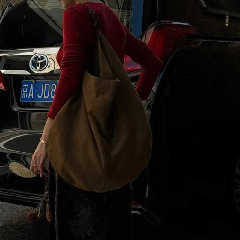 Large Capacity Tote Bag 2024 New Autumn/winter High-grade Niche Design Retro Commuter Handbag Shoulder Bags - view 4
