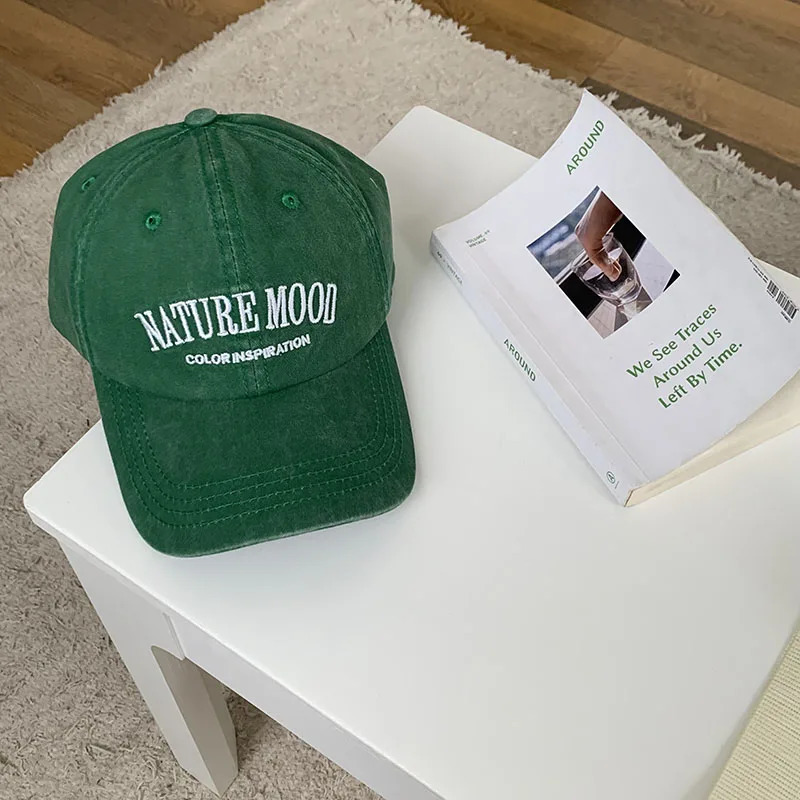 Retro Green Korean Letter Womens Hat Mens Baseball Hat Couple Retro Hip Hop Fashion Street Shooting Foot Hat 241202