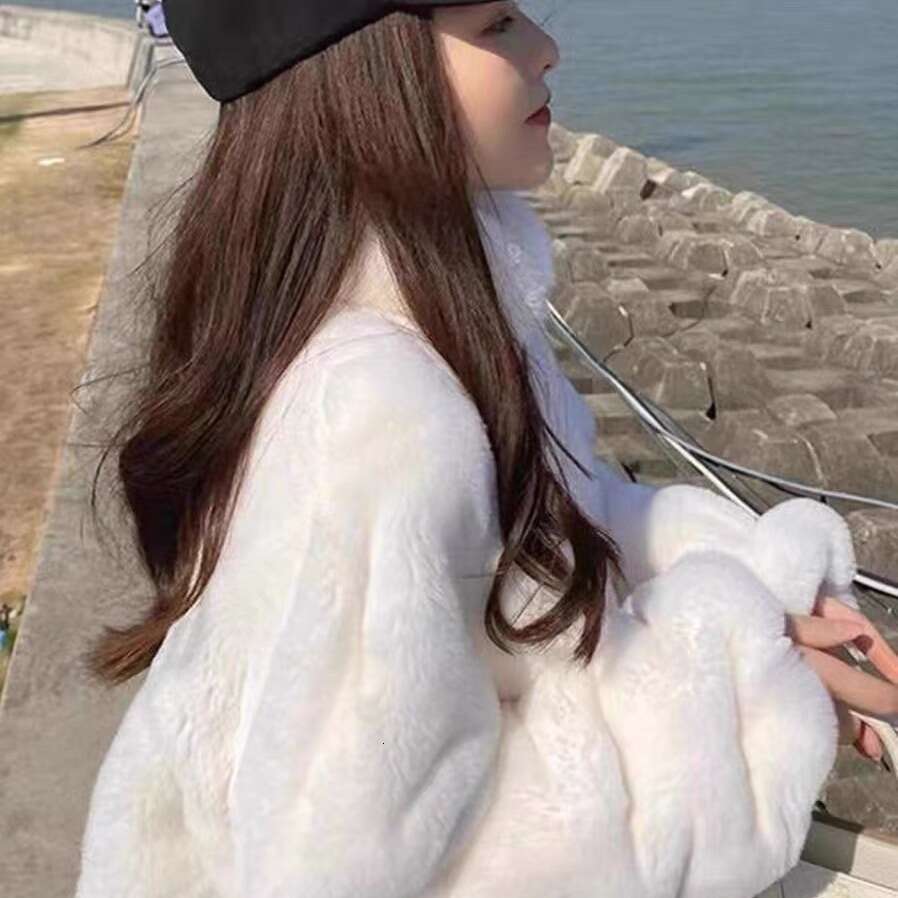 coat for women, autumn winter item. Lamb furry fur, small fragrance, thick and warm loose coat, 2024 temperament, versatile new trend clothing ins