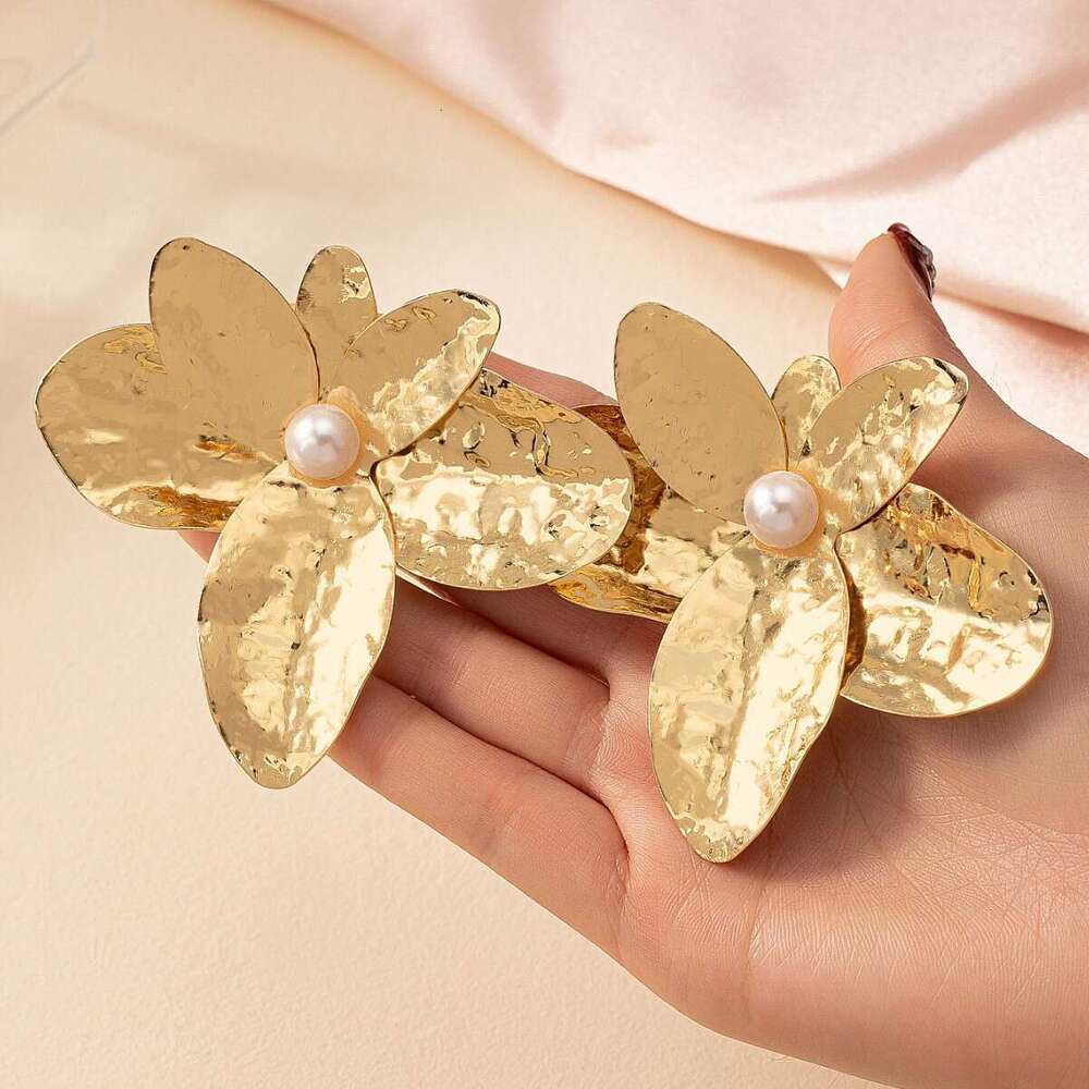 Individually exaggerated design, large wer women's fashion, high-end feeg, earrings, temperament, irregular petal earrings