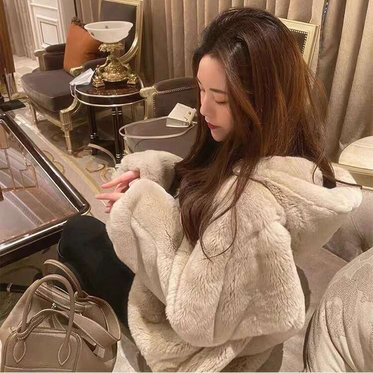 coat for women, autumn winter item. Lamb furry fur, small fragrance, thick and warm loose coat, 2024 temperament, versatile new trend clothing ins