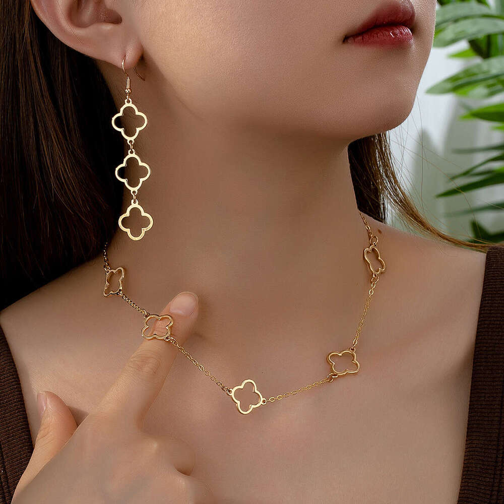 Hollow out clover chain bracelet necklace set, women's lightweight earrings gold set