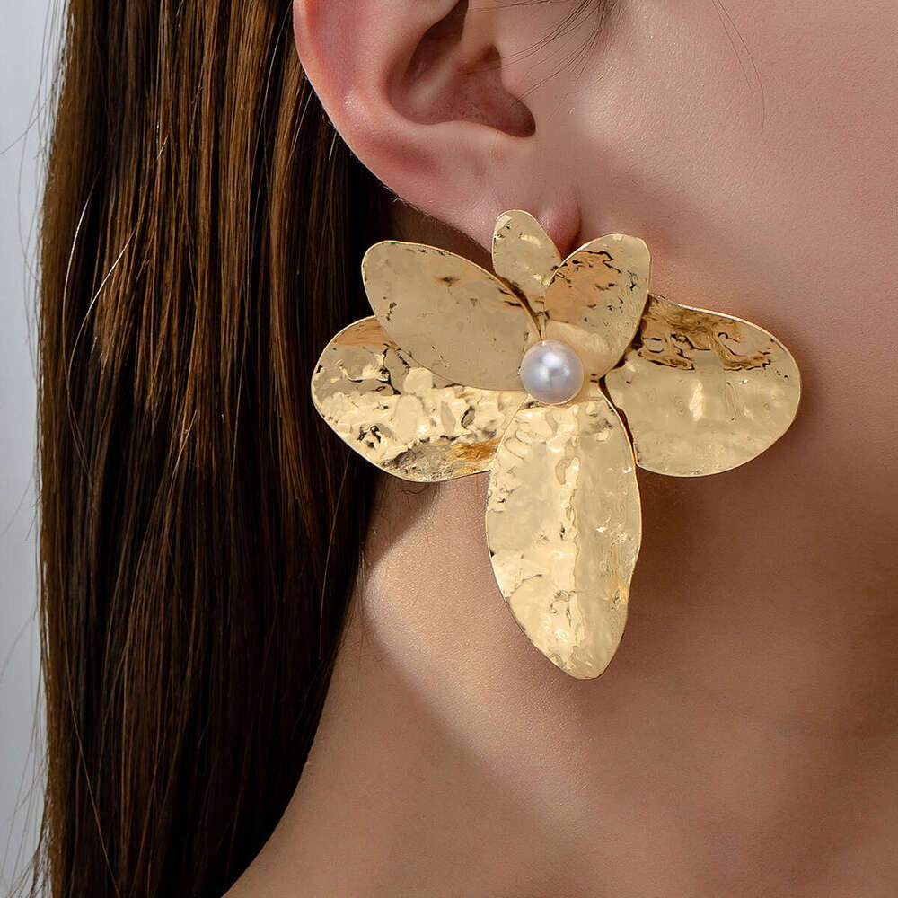 Individually exaggerated design, large wer women's fashion, high-end feeg, earrings, temperament, irregular petal earrings