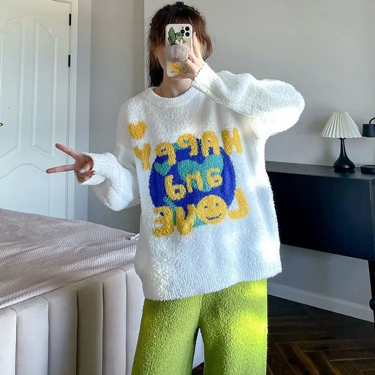 Winter warm round neck long sleeved 2-piece set for womens plush home clothes cute printed pajamas for women 241130