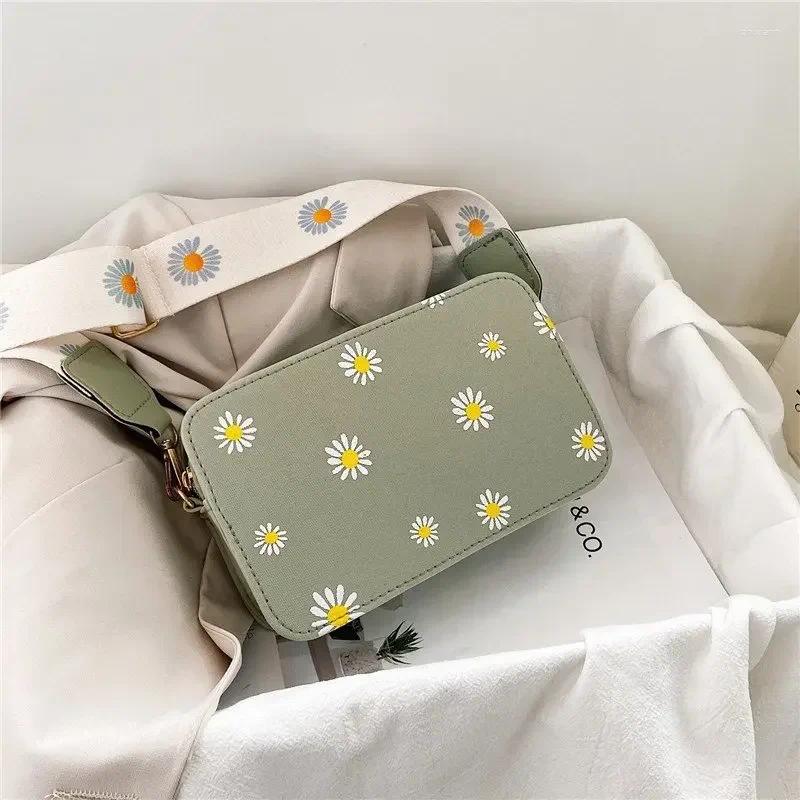 2025 NEW Totes Fashion Women Bag Daisy Pattern Shoulder Handbag Printed Small Square Tote Classic Elegant Crossbody Sac zhanyishengli