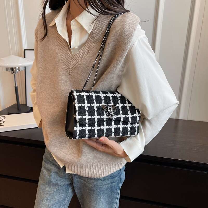 This Year's Popular Women's New Fashion Chain Small Square Casual Simple Shoulder Bag, Personalized Crossbody Bag B2