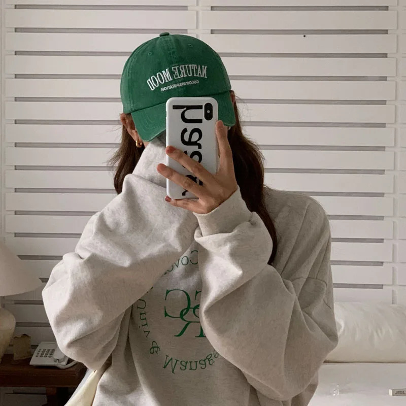 Retro Green Korean Letter Womens Hat Mens Baseball Hat Couple Retro Hip Hop Fashion Street Shooting Foot Hat 241202
