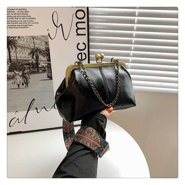 Ladies' Winter New Bag 2023 Banquet Fashion Clip on Single Shoulder Crossbody Bag Wide Shoulder Strap Elegant Women's Bag 241203