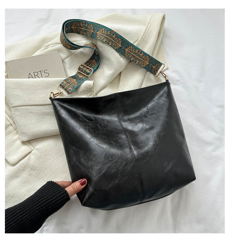 Large capacity for women 2025S designer spring and summer new broadband single shoulder crossbody high-end textured women bag commuting bucket bag