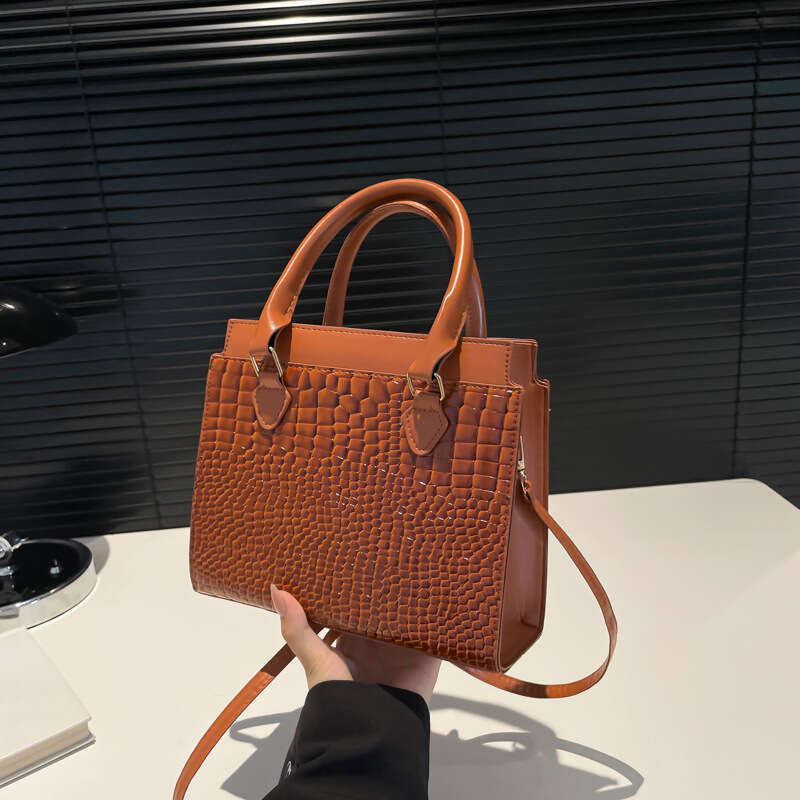 Popular 2024 Women's Urban Crocodile Pattern Handheld Single Shoulder Diagonal Cross Bag Versatile Commuter New Style