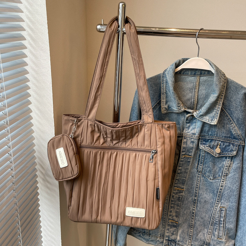 2025 new new Korean version large capacity tote women's niche design pleated solid color casual single shoulder armpit bag zhanyishengli