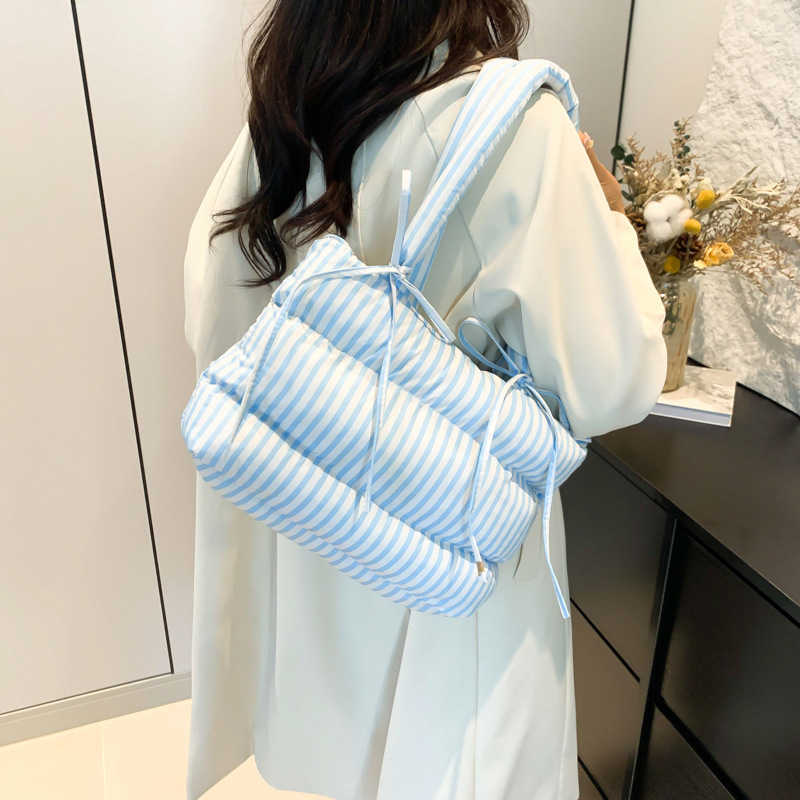 2024 New Large Capacity Cotton Robe Tote Bag Cross Shoulder Handheld Winter Commuter Fashion Women's Bag Niche 241203