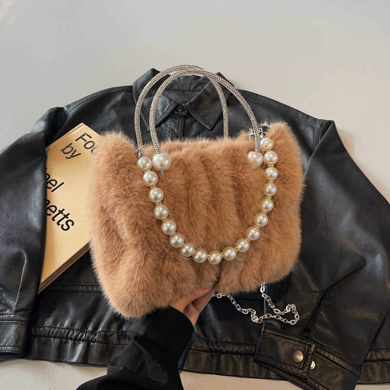 Pearl Chain Folded Small Bag for Women 2024 Winter New Fashion Handheld Plush Cloud Bag Versatile Crossbody Bag 241203