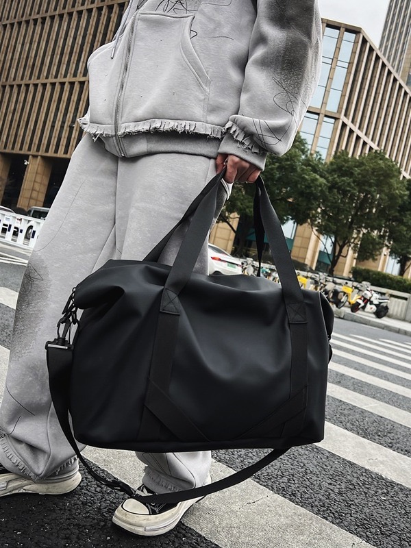 Korean version of ins new men's women's large capacity shoulder sports and fiess bag, simple travel, portable crossbody travel bag