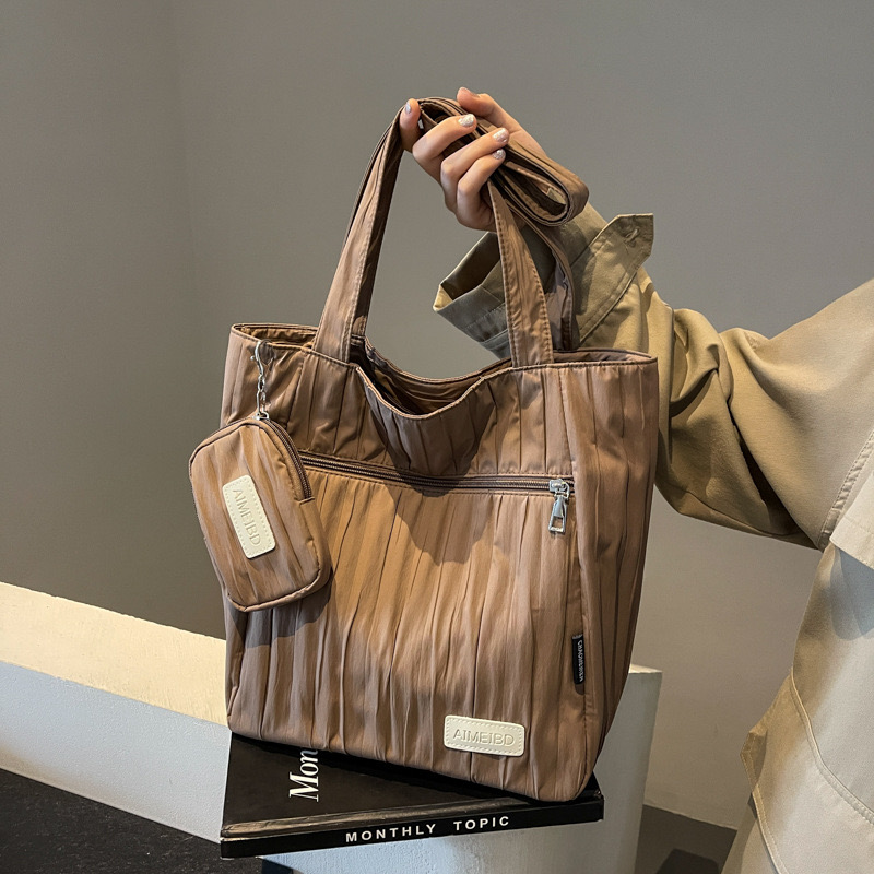 2025 new new Korean version large capacity tote women's niche design pleated solid color casual single shoulder armpit bag zhanyishengli