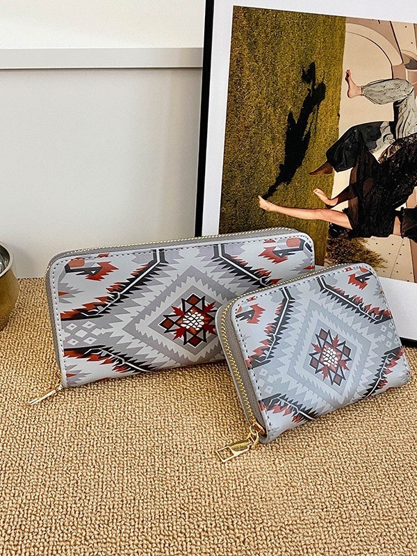 New 2024 Chinese style large capacity zippered handbag, fashionable and trendy wrist New wallet, women's trend