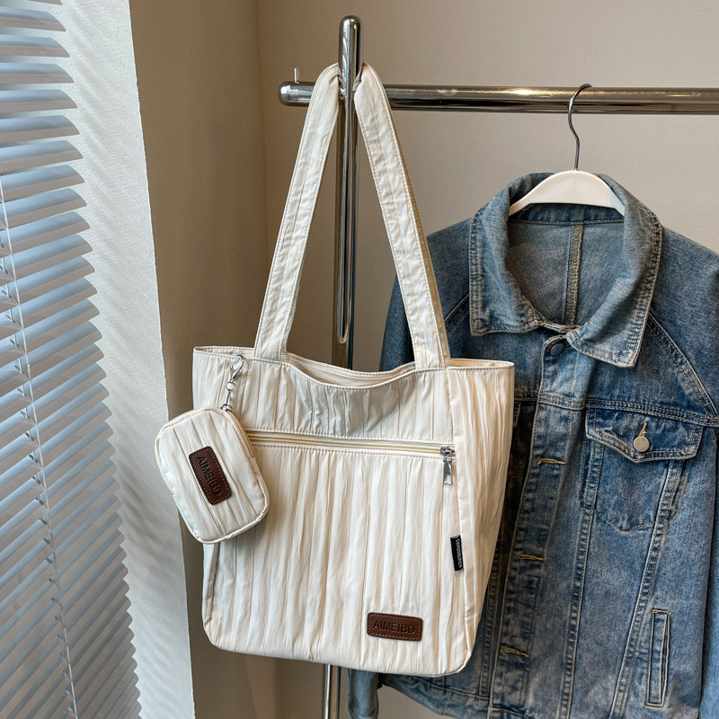 2025 new new Korean version large capacity tote women's niche design pleated solid color casual single shoulder armpit bag zhanyishengli