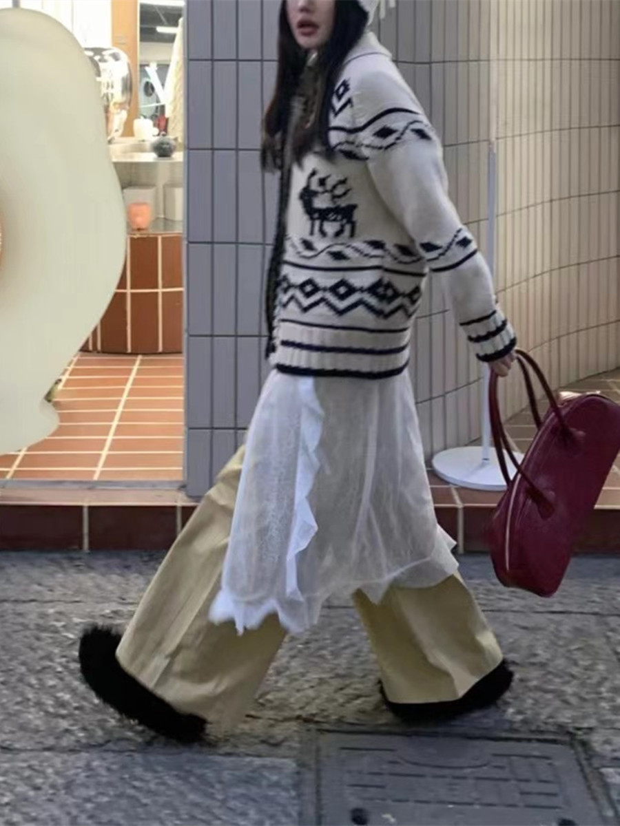 Women's Knits Knitted Cardigan Horn Button Retro Sweater Squirrel Jacquard Loose Winter Jacket Korean Fashion Christmas