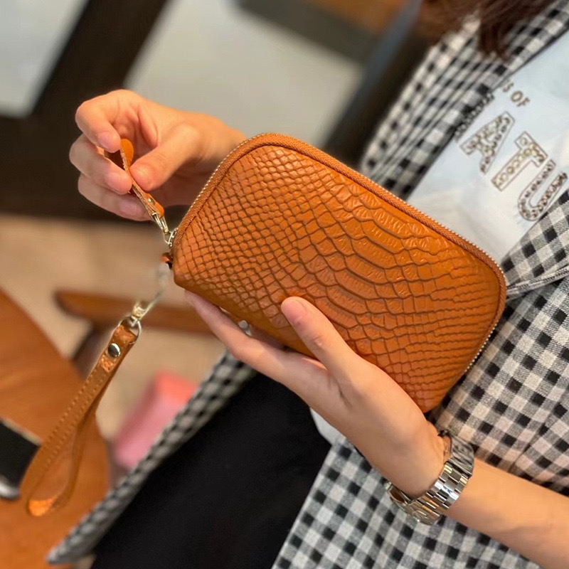 Genuine leather wallet, New women's long model 2024, new temperament handbag with crocodile pattern head layer, cowhide grab bag, phone bag