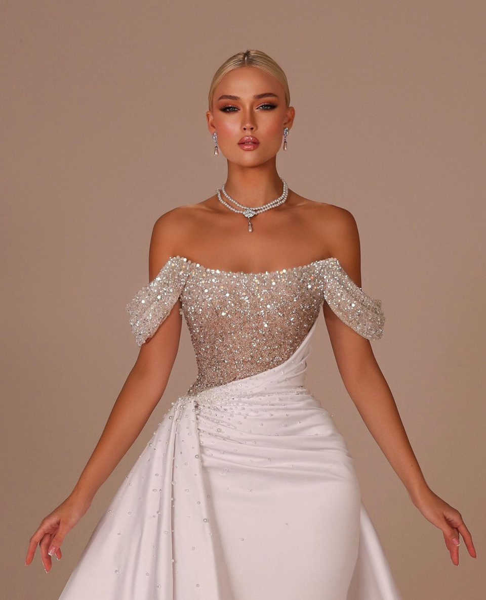Designer Mermaid Wedding Dresses For Women Off Shoulder Sleeveless Bridal Gown Sequins Pearls Sweep Train Customized Dress vestidos de novia
