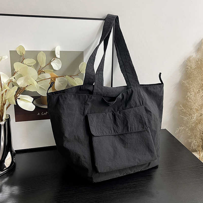 New waterproof nylon large capacity portable shoulder bag for men and women, casual travel workwear style commuting tote bag