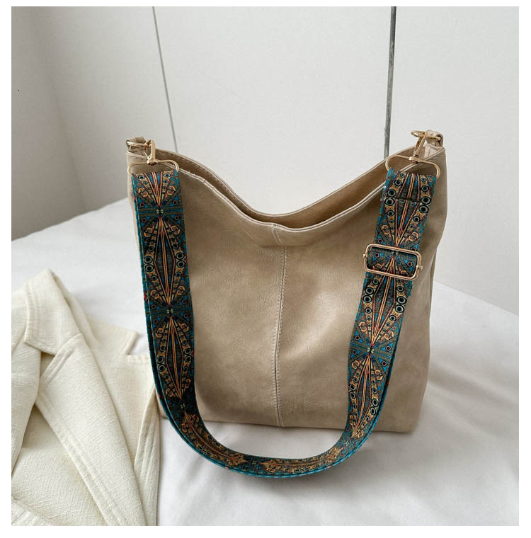 Large capacity for women 2025S designer spring and summer new broadband single shoulder crossbody high-end textured women bag commuting bucket bag