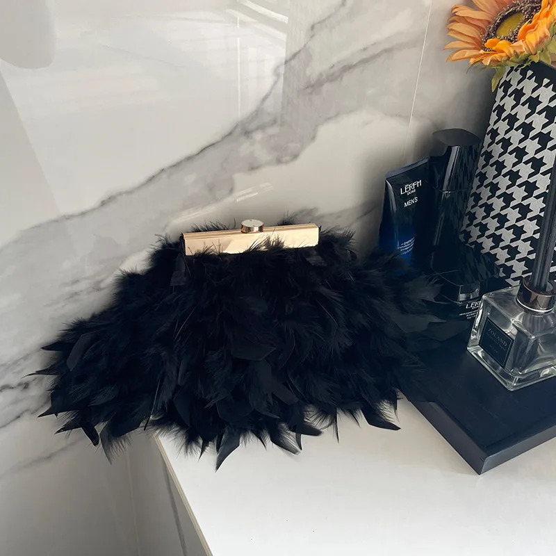 2025 New Designer Bag Womens Banquet Evening Fashionable Soft Feather Tassel Wallet With Chain Shoulder Cross Body Party Clutch