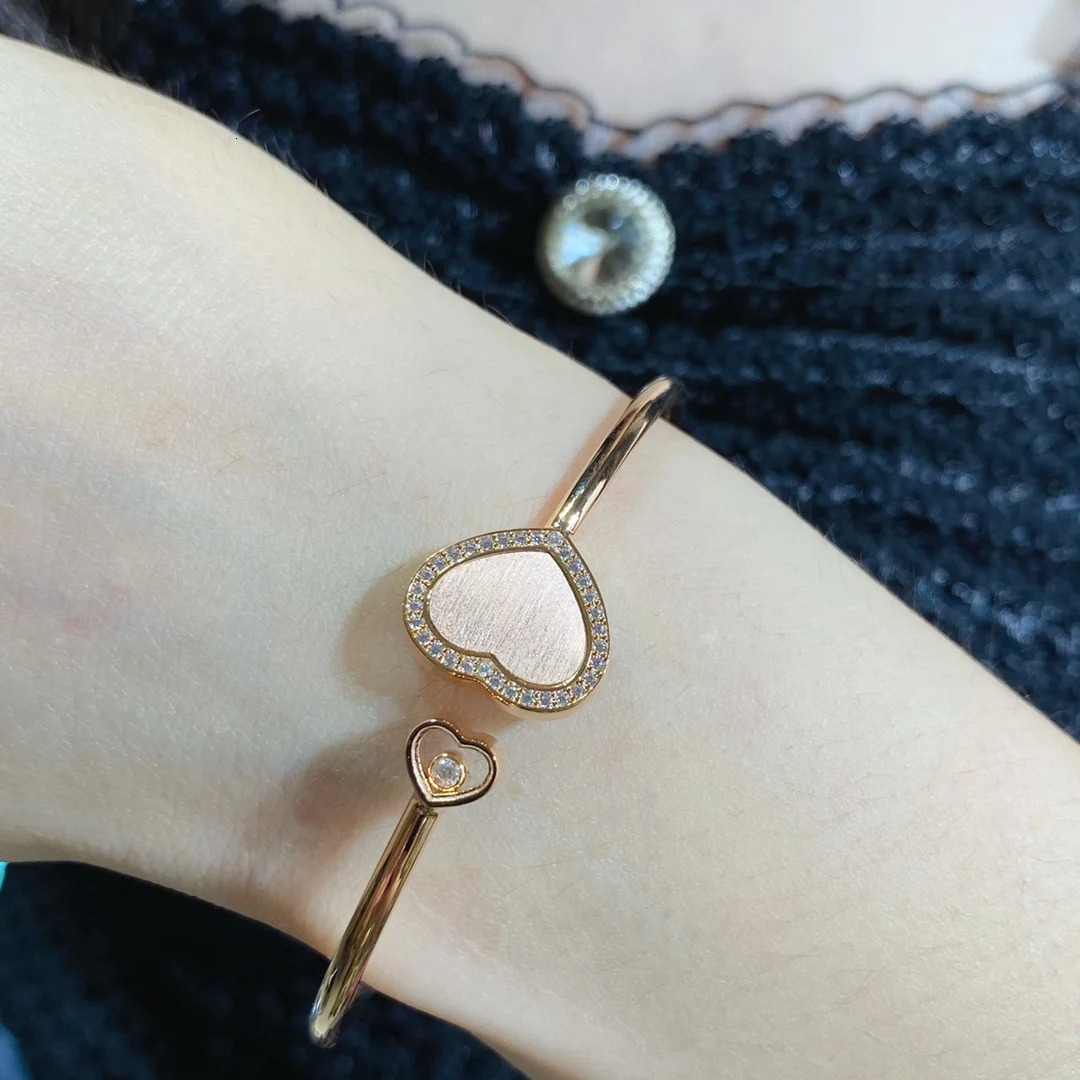 High quality rose gold colored white shell redstone heart-shaped bracelet suitable for womens fashion jewelry LB070 241202