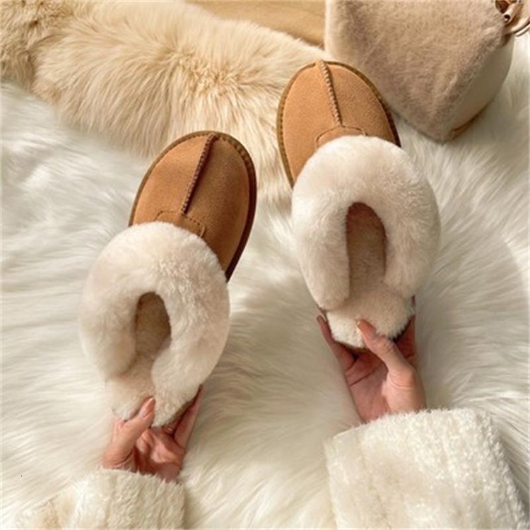 Thick soled plush slippers for women, wearing leather and fur as one piece, with a top and plush snow boots, sponge cake, and cotton slippers for one 