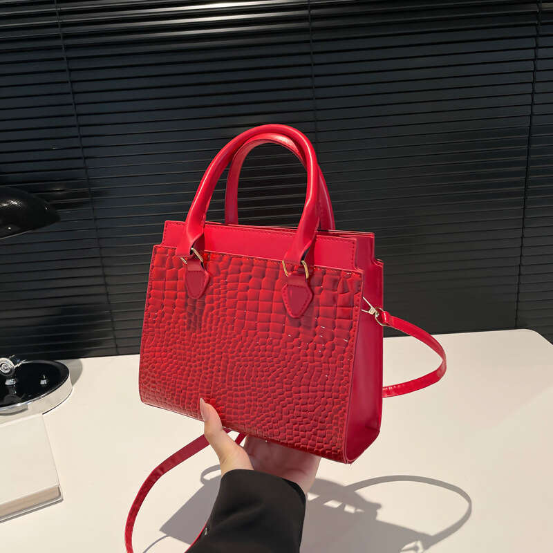 Popular 2024 Women's Urban Crocodile Pattern Handheld Single Shoulder Diagonal Cross Bag Versatile Commuter New Style