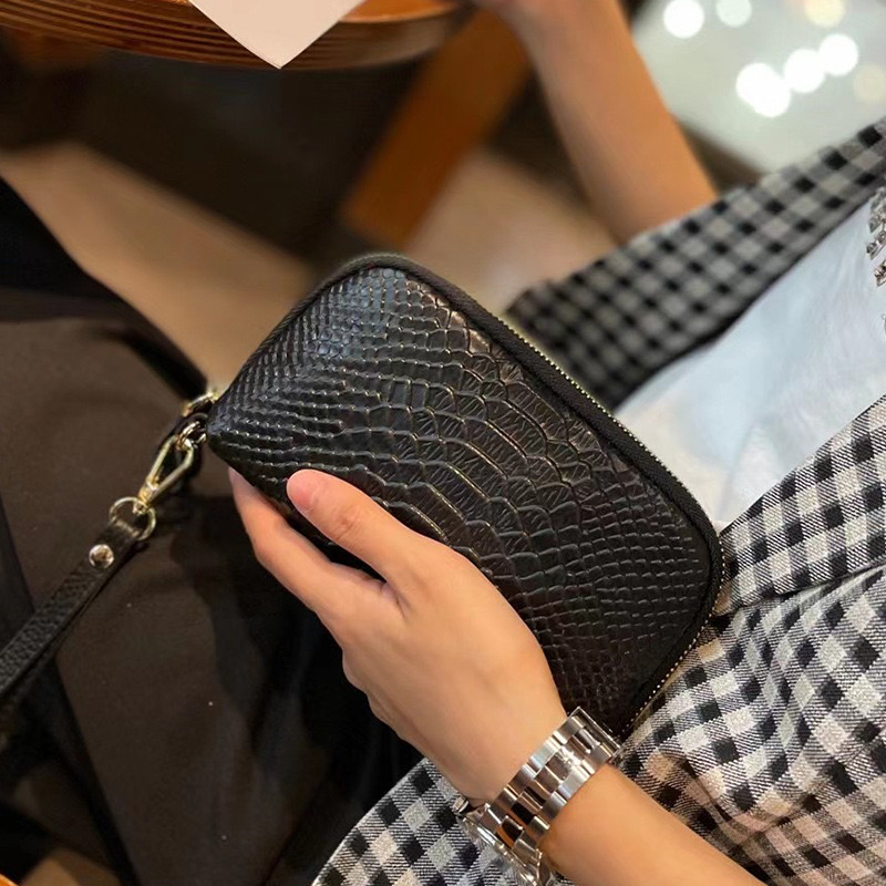 Genuine leather wallet, New women's long model 2024, new temperament handbag with crocodile pattern head layer, cowhide grab bag, phone bag