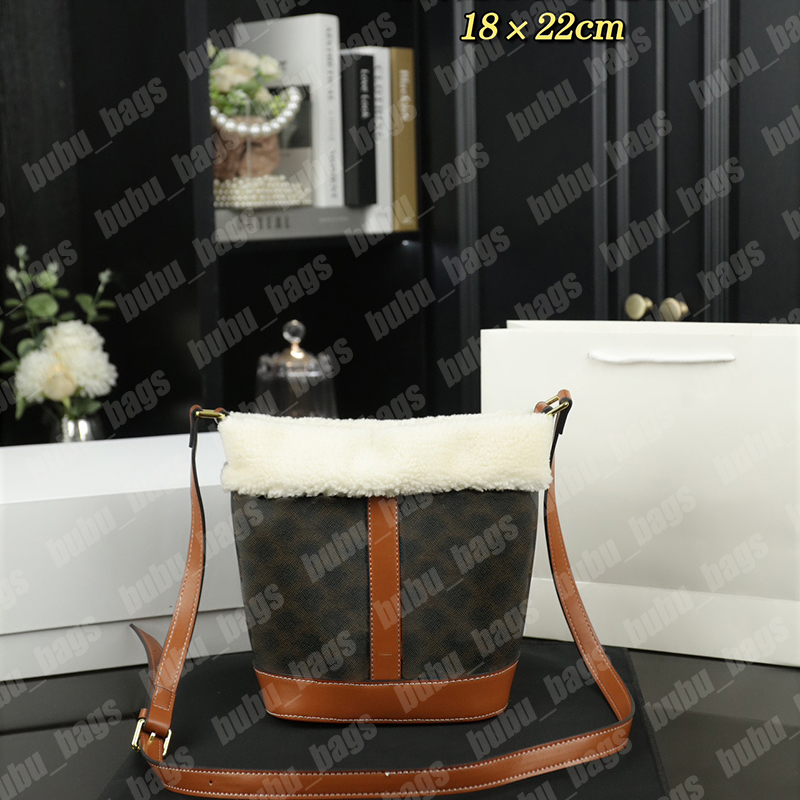 Luxury Designer Handbags Classic Handbag Ladies Winter Bucket Bags Casual Shoulder Bag Letter Printed Bumbag Shearling Totes