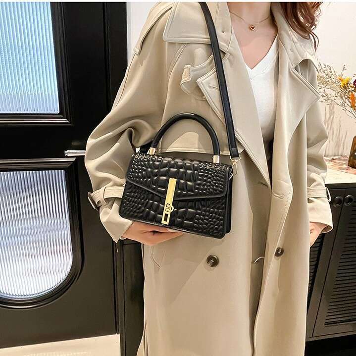 Bags Crocodile Pattern 2024 Women's Buckle Winter New Fashionable Simple Casual Handheld Single Shoulder Small Square Bag