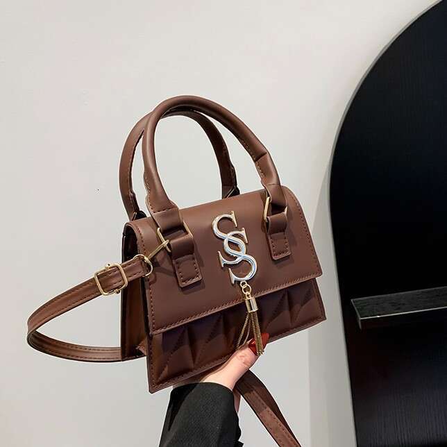 High beauty diamond grid embroidery thread handbag 2024 new fashionable letter tassel crossbody single shoulder bag