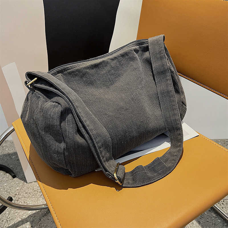 Canvas bag for female college students Simple messenger bag for class Literature messenger bag Large capacity versatile shoulder bag for female 241203