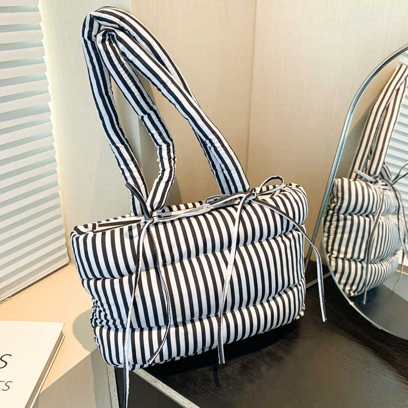 2024 New Large Capacity Cotton Robe Tote Bag Cross Shoulder Handheld Winter Commuter Fashion Women's Bag Niche 241203